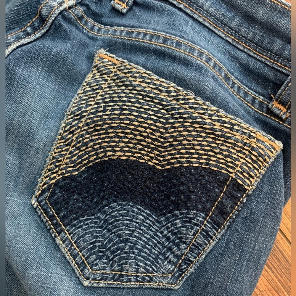 dELiA*s Slight Flare Jeans – Embroidered Pocket – Size 9/10